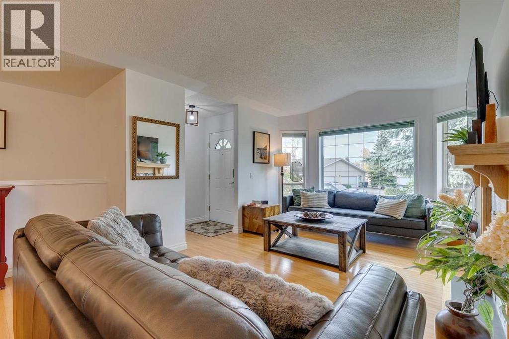 42 Sierra Morena Green Sw, Calgary, Alberta  T3H 3E4 - Photo 4 - A2260653
