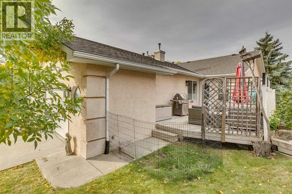 42 Sierra Morena Green Sw, Calgary, Alberta  T3H 3E4 - Photo 2 - A2260653