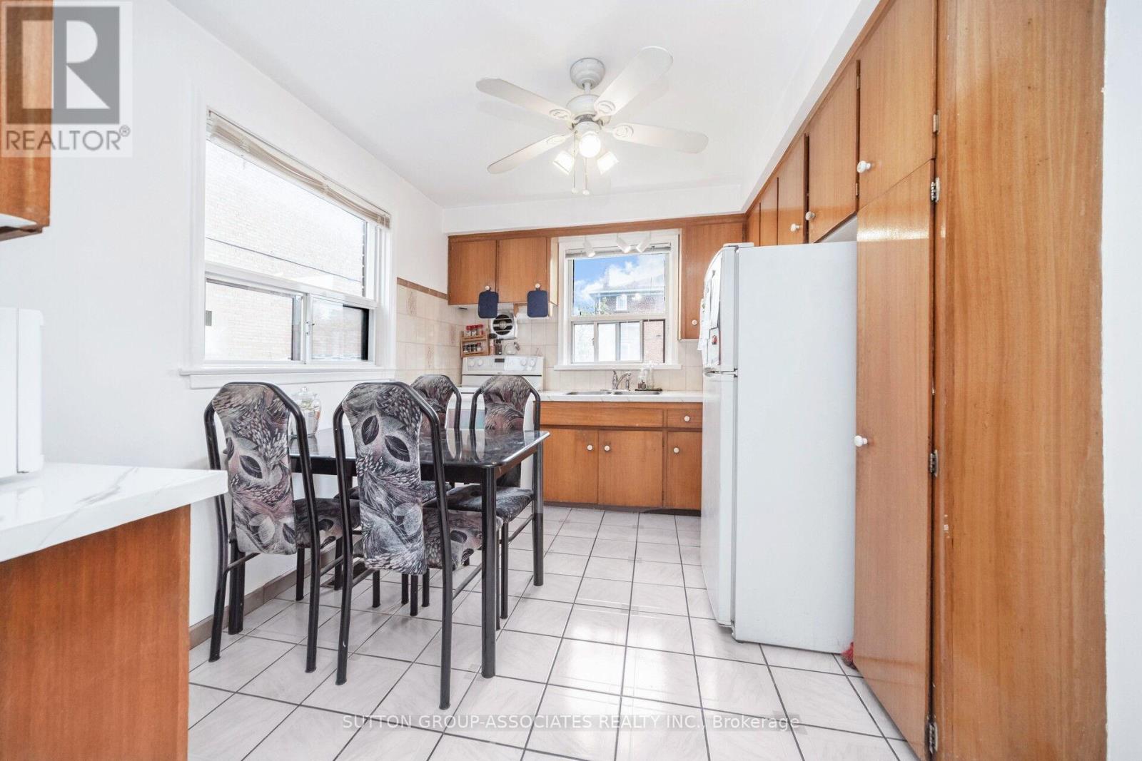 3 Stanstead Drive, Toronto (Bathurst Manor), Ontario  M3H 4V5 - Photo 10 - C12445464