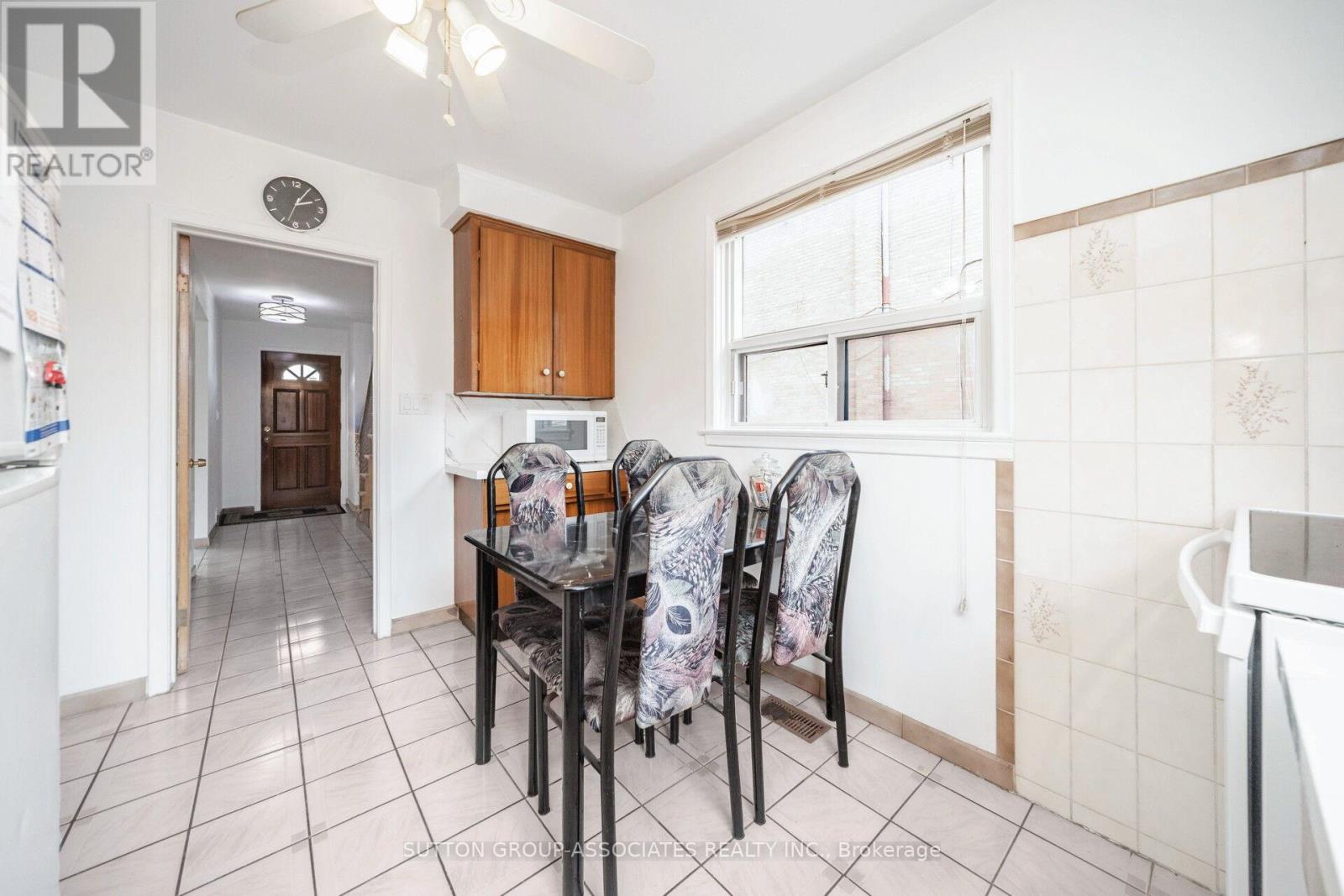 3 Stanstead Drive, Toronto (Bathurst Manor), Ontario  M3H 4V5 - Photo 11 - C12445464