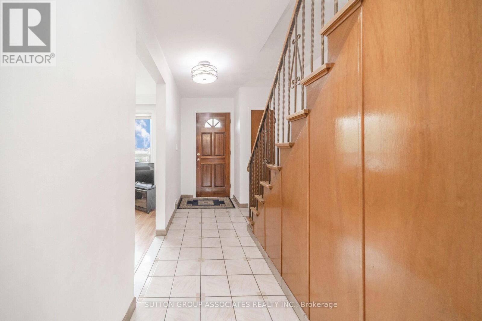 3 Stanstead Drive, Toronto (Bathurst Manor), Ontario  M3H 4V5 - Photo 5 - C12445464