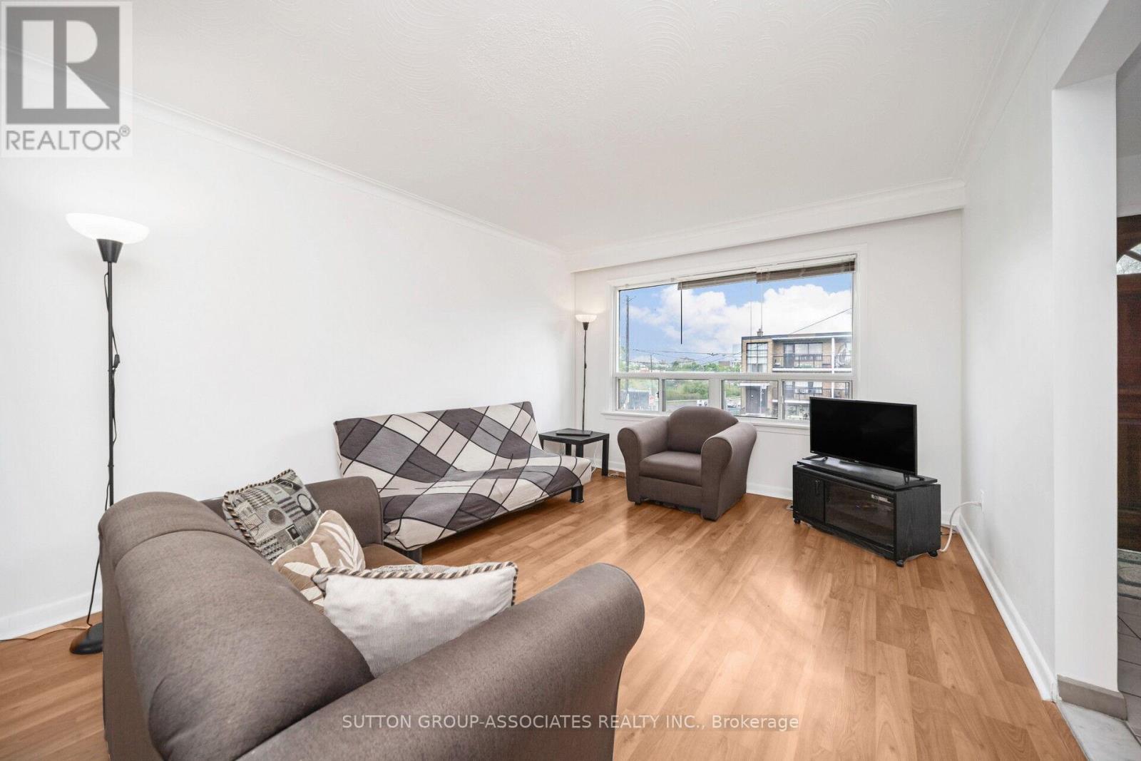 3 Stanstead Drive, Toronto (Bathurst Manor), Ontario  M3H 4V5 - Photo 6 - C12445464