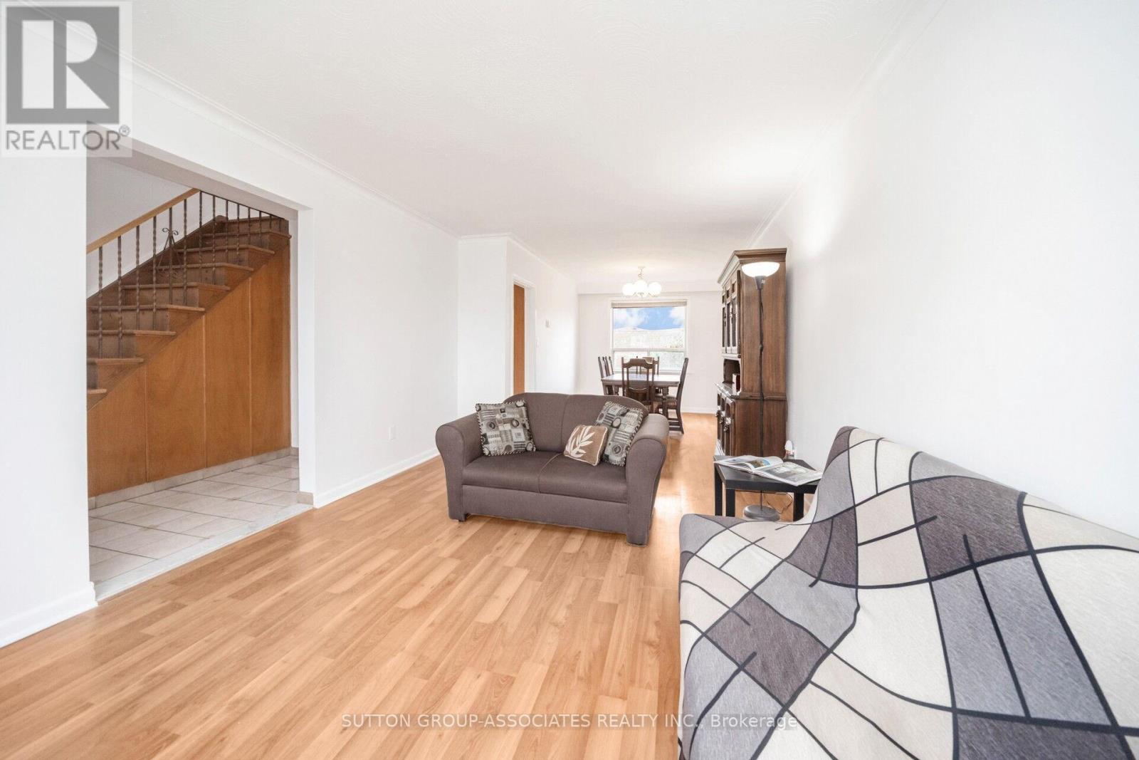 3 Stanstead Drive, Toronto (Bathurst Manor), Ontario  M3H 4V5 - Photo 7 - C12445464
