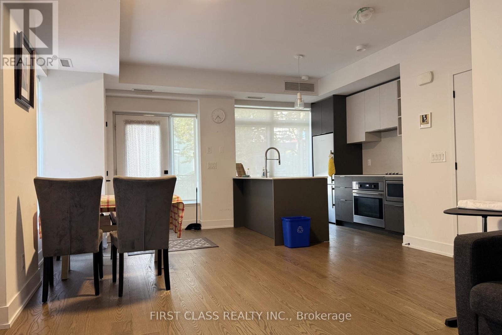 Th08 - 100 River Street W, Toronto, Ontario  M5A 0S3 - Photo 4 - C12445467