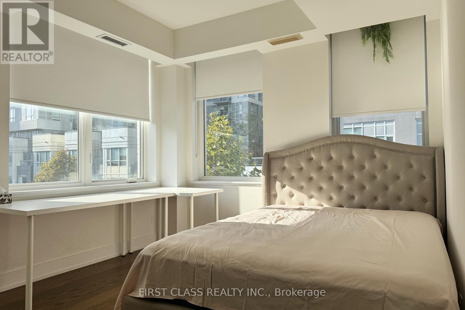 Th08 - 100 River Street W, Toronto, Ontario  M5A 0S3 - Photo 7 - C12445467