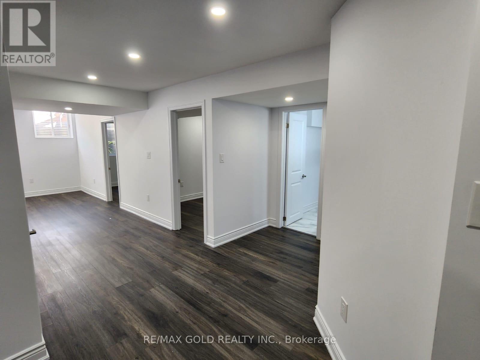 298 Etheridge Avenue, Milton, Ontario  L9E 1H7 - Photo 9 - W12444998