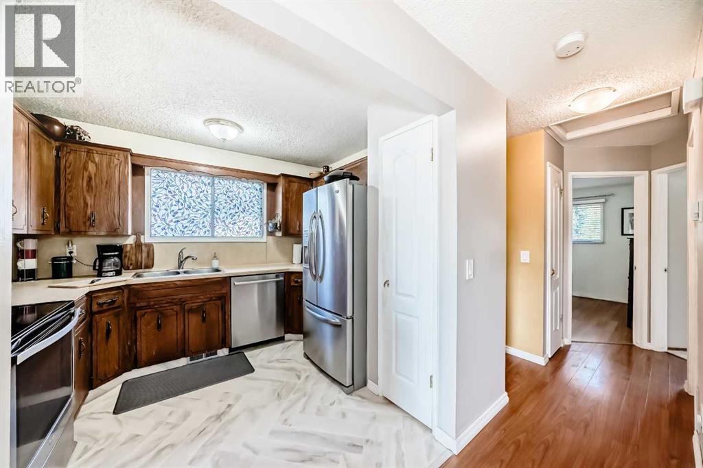 244 Flett Drive Ne, Airdrie, Alberta  T4B 1N5 - Photo 12 - A2256580