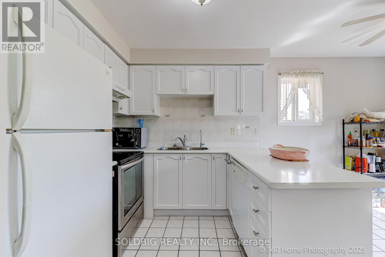 25 Trailridge Drive, Brampton, Ontario  L6X 4M6 - Photo 11 - W12445470