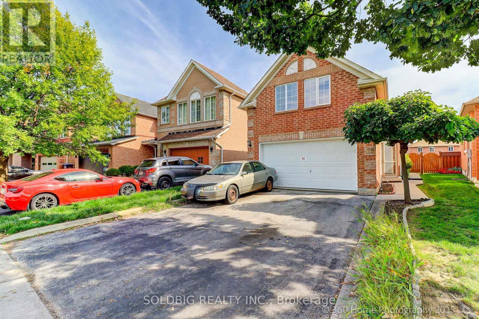 25 Trailridge Drive, Brampton, Ontario  L6X 4M6 - Photo 2 - W12445470