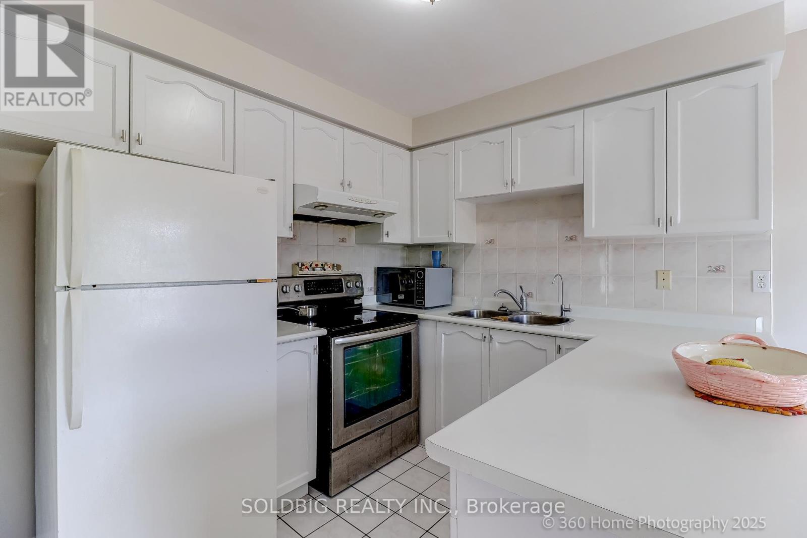 25 Trailridge Drive, Brampton, Ontario  L6X 4M6 - Photo 8 - W12445470