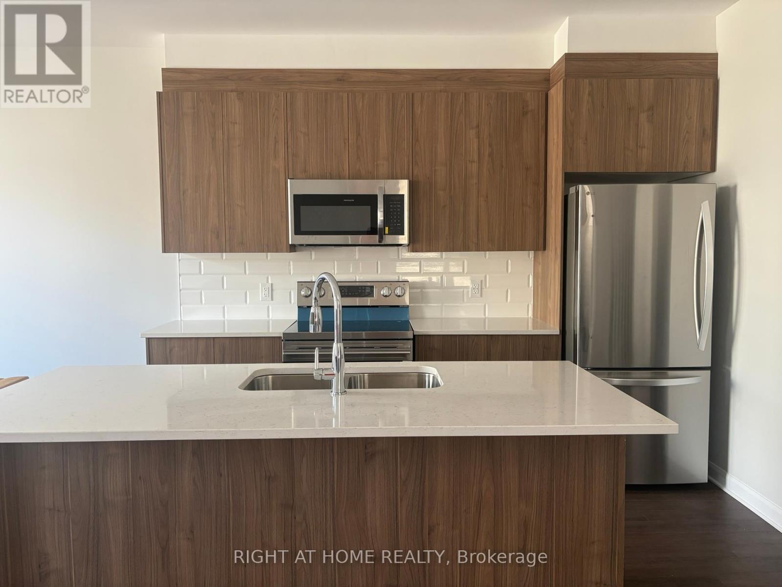 409 Silverberry Private, Ottawa, Ontario  K2T 0S7 - Photo 10 - X12445486