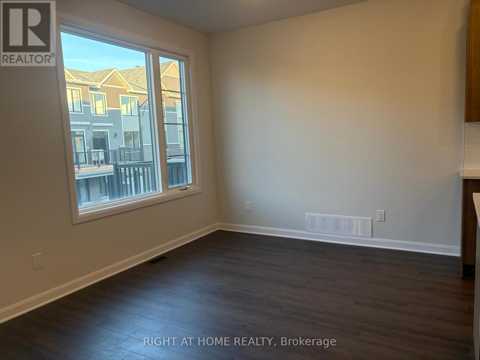 409 Silverberry Private, Ottawa, Ontario  K2T 0S7 - Photo 12 - X12445486