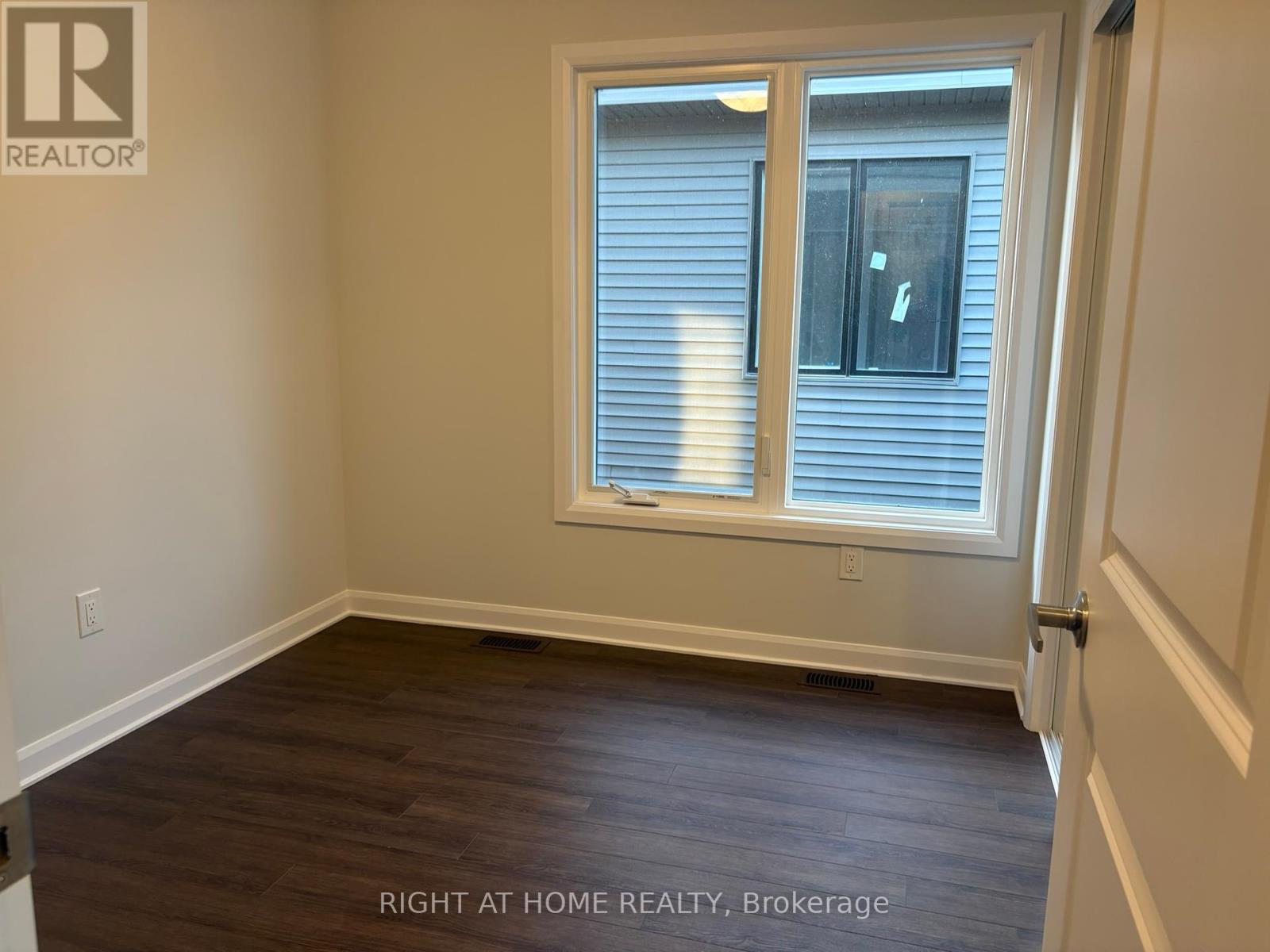 409 Silverberry Private, Ottawa, Ontario  K2T 0S7 - Photo 17 - X12445486