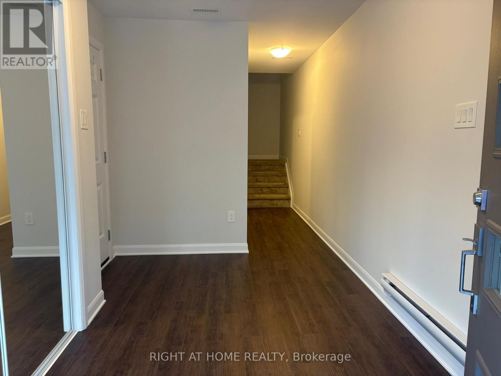 409 Silverberry Private, Ottawa, Ontario  K2T 0S7 - Photo 4 - X12445486