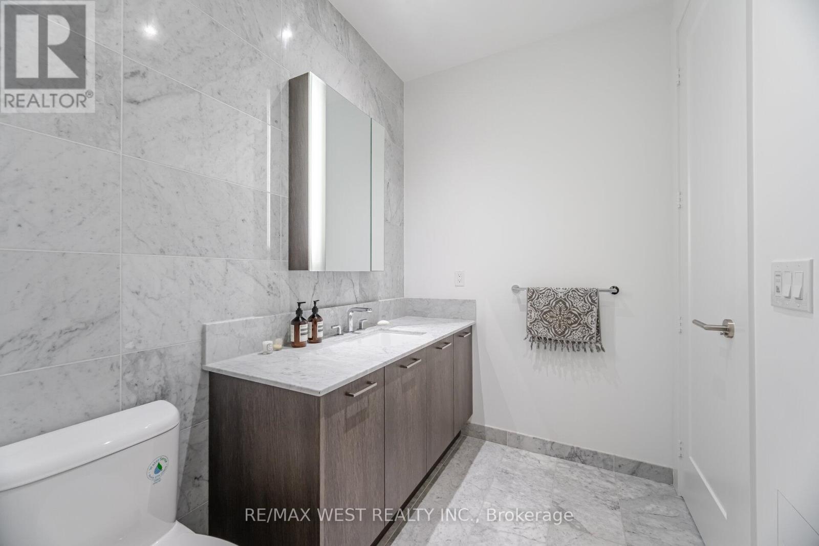 6712 - 10 York Street, Toronto, Ontario  M5J 0E1 - Photo 25 - C12337008