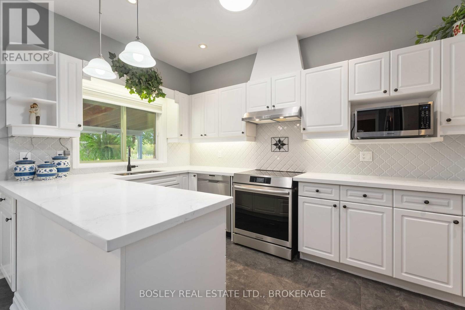 641 Simcoe Street, Niagara-On-The-Lake, Ontario  L0S 1J0 - Photo 12 - X12445482