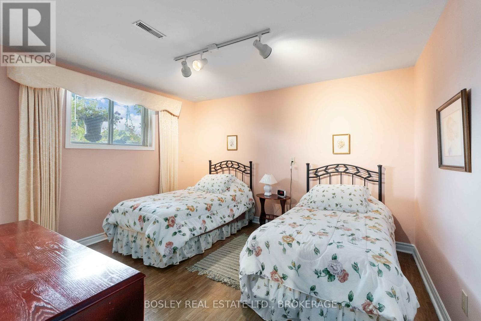641 Simcoe Street, Niagara-On-The-Lake, Ontario  L0S 1J0 - Photo 24 - X12445482