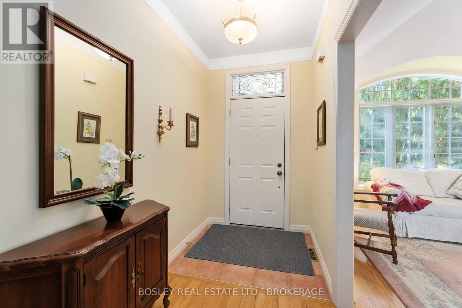 641 Simcoe Street, Niagara-On-The-Lake, Ontario  L0S 1J0 - Photo 3 - X12445482