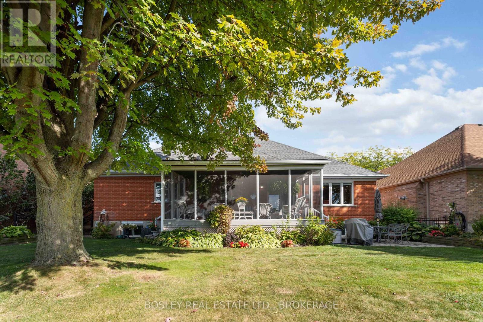 641 Simcoe Street, Niagara-On-The-Lake, Ontario  L0S 1J0 - Photo 36 - X12445482