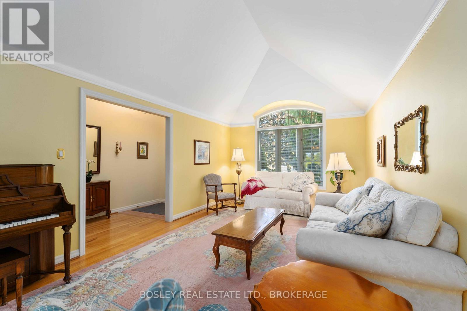 641 Simcoe Street, Niagara-On-The-Lake, Ontario  L0S 1J0 - Photo 4 - X12445482