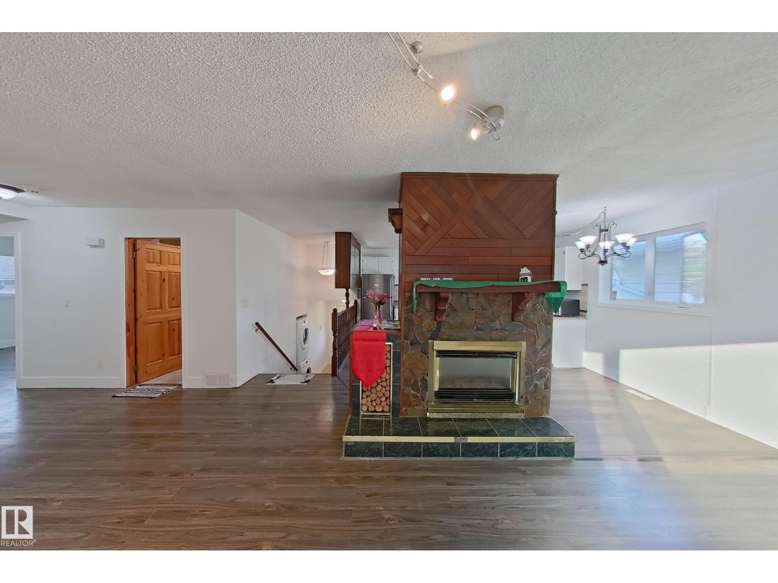 1036 38 St Nw, Edmonton, Alberta  T6L 2K9 - Photo 5 - E4460907
