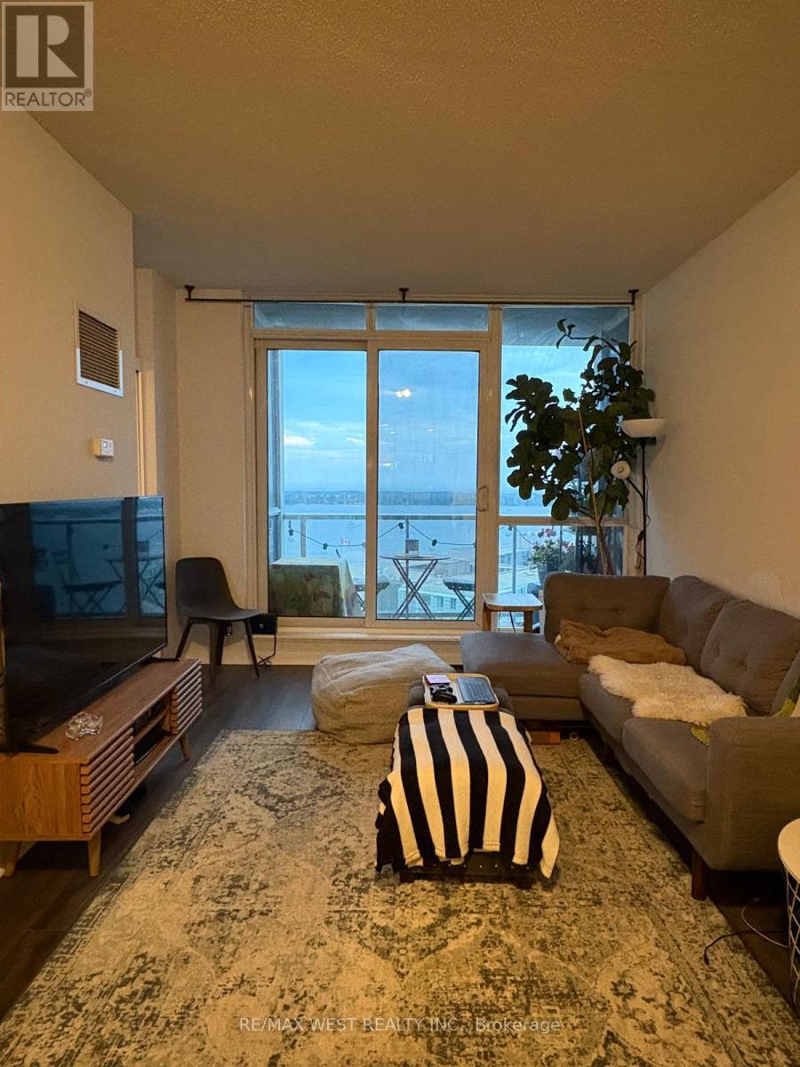 2204 - 218 QUEENS QUAY W, Toronto, Ontario