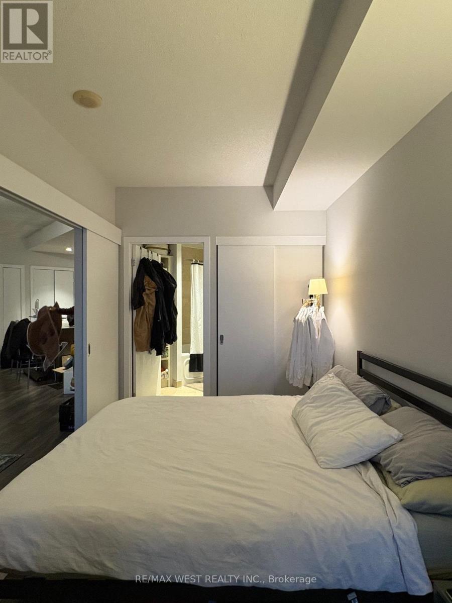 2204 - 218 Queens Quay W, Toronto, Ontario  M5J 2Y6 - Photo 10 - C12445484