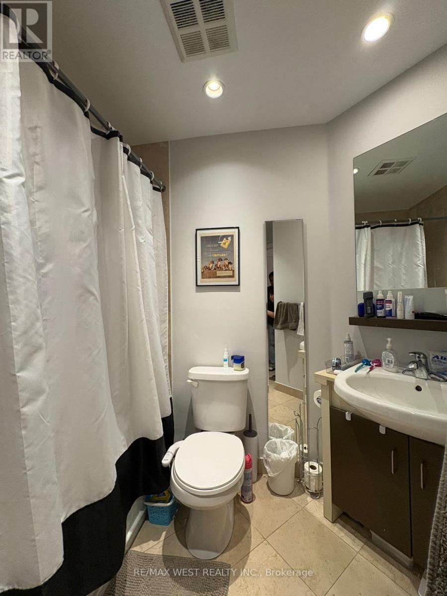 2204 - 218 Queens Quay W, Toronto, Ontario  M5J 2Y6 - Photo 11 - C12445484