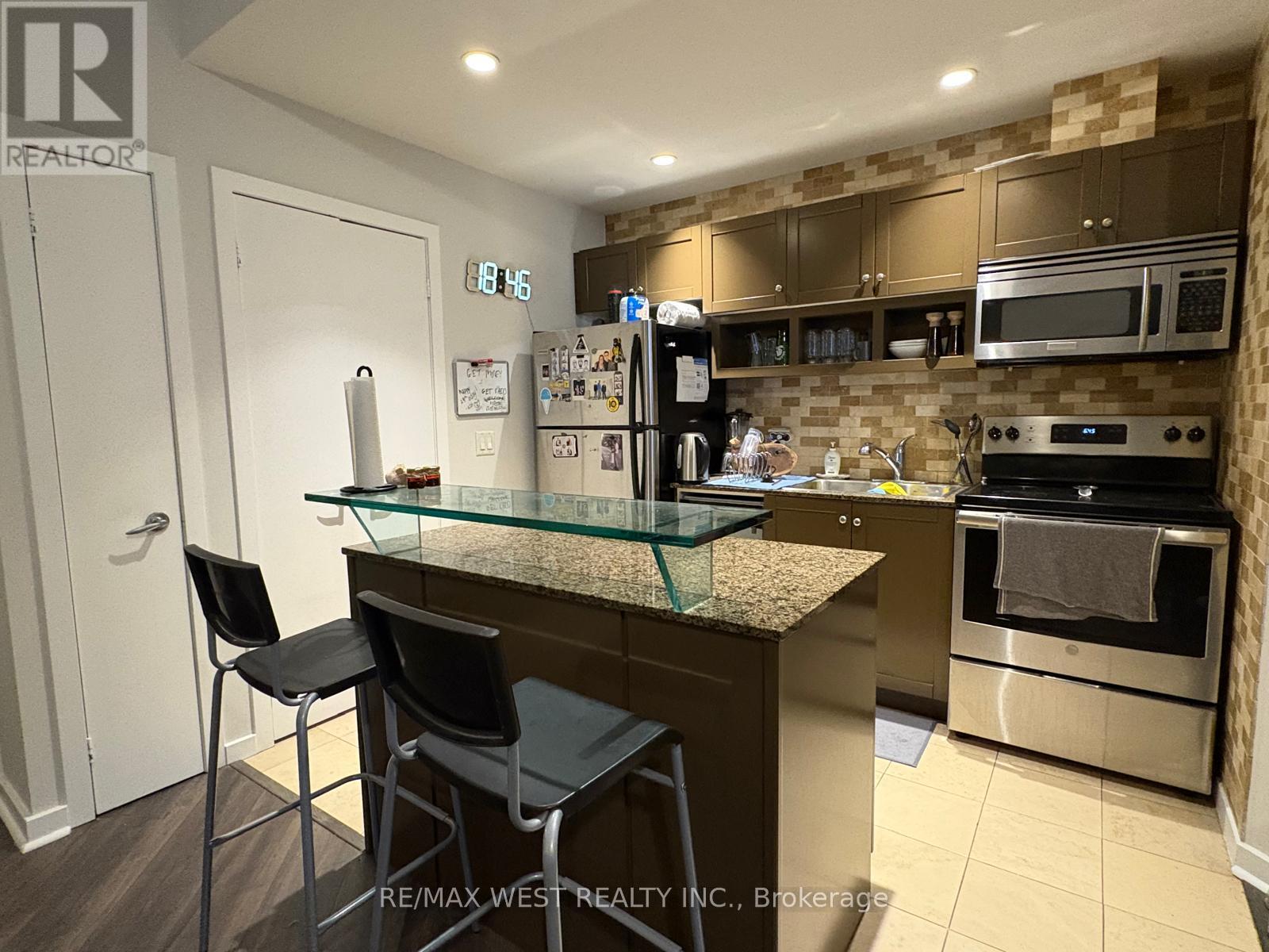 2204 - 218 Queens Quay W, Toronto, Ontario  M5J 2Y6 - Photo 4 - C12445484