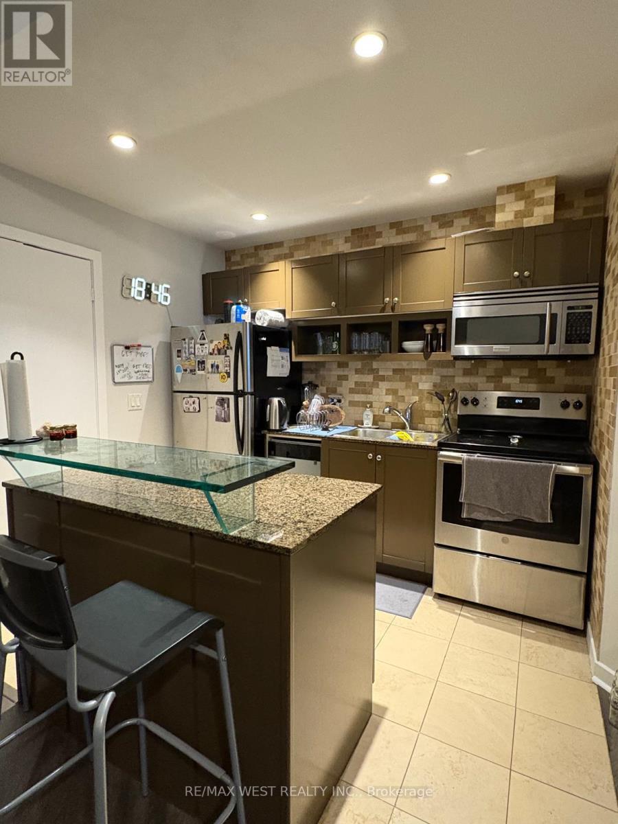 2204 - 218 Queens Quay W, Toronto, Ontario  M5J 2Y6 - Photo 5 - C12445484