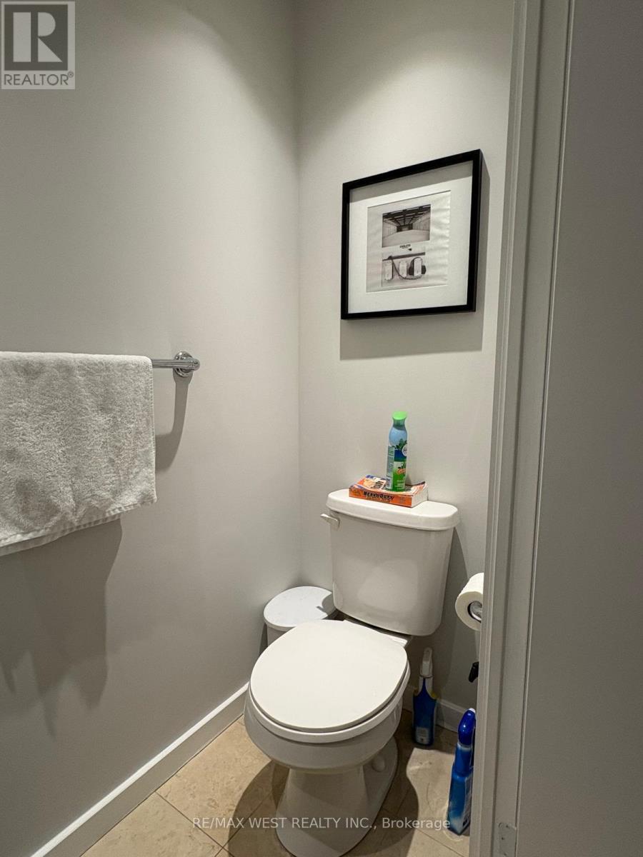2204 - 218 Queens Quay W, Toronto, Ontario  M5J 2Y6 - Photo 7 - C12445484