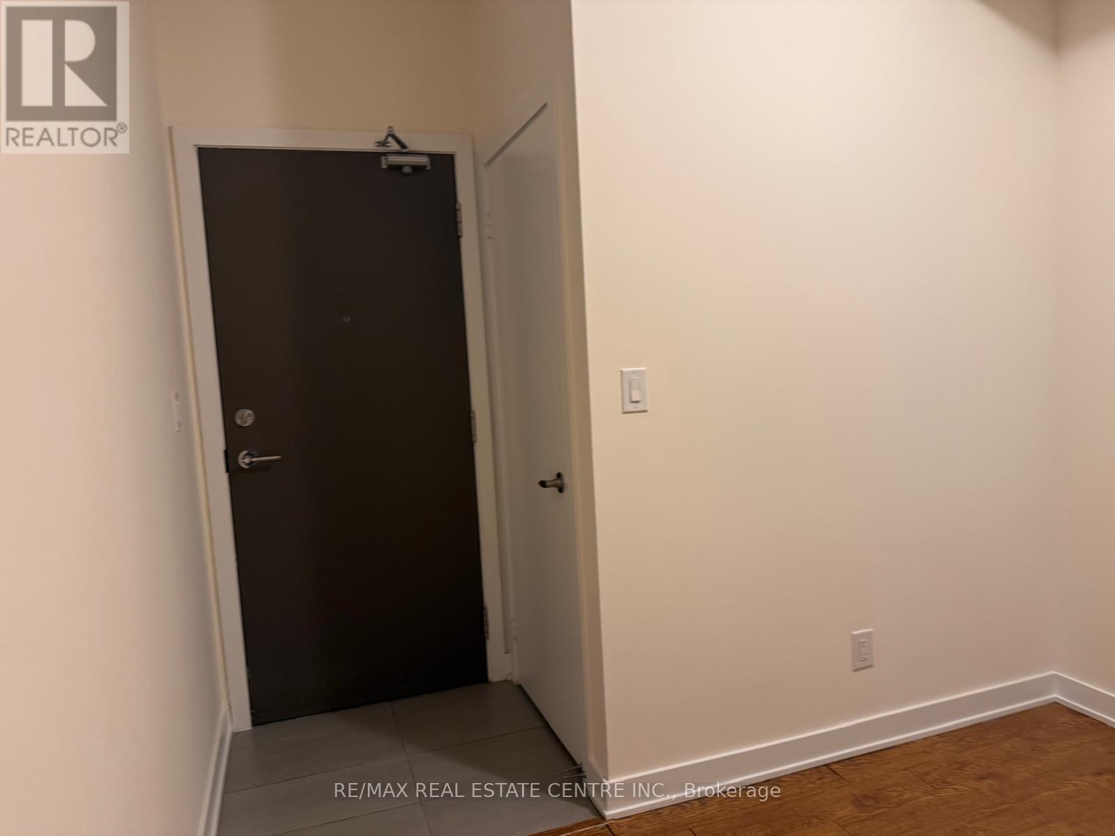 803 - 4099 Brickstone Mews, Mississauga, Ontario  L5B 0G2 - Photo 2 - W12331617
