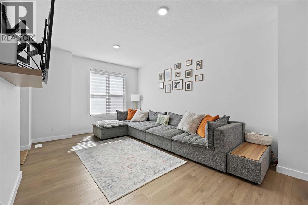 656 Savanna Boulevard Ne, Calgary, Alberta  T3J 2J9 - Photo 5 - A2251386