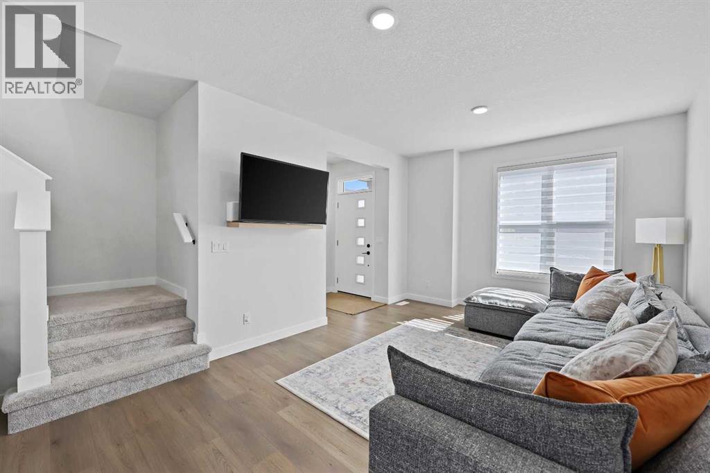 656 Savanna Boulevard Ne, Calgary, Alberta  T3J 2J9 - Photo 3 - A2251386