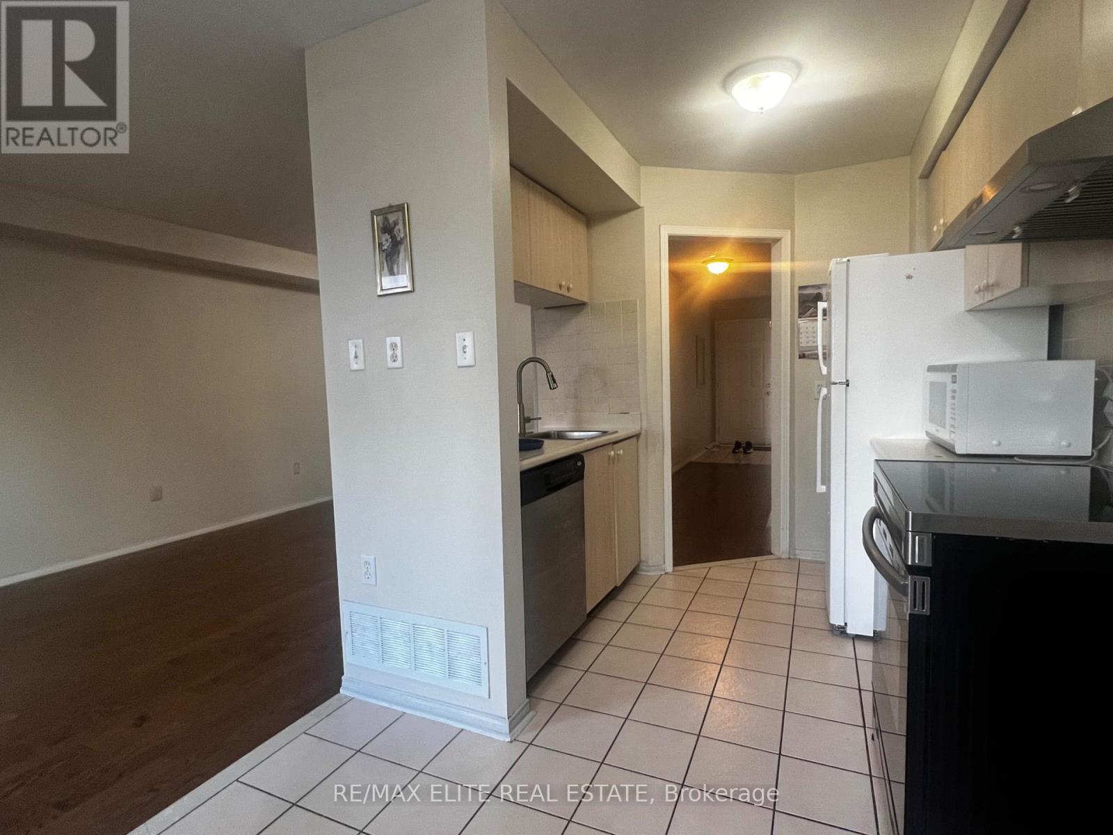 29 - 1240 Westview Terrace, Oakville, Ontario  L6M 3M4 - Photo 5 - W12356272