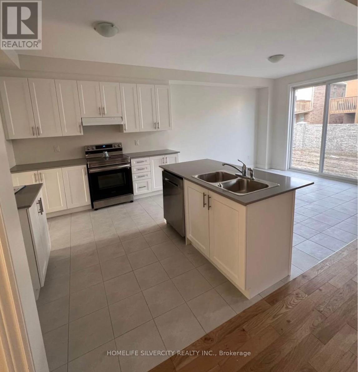 81 Lawrence D. Pridham Avenue, New Tecumseth, Ontario  L6P 3L8 - Photo 4 - N12440877