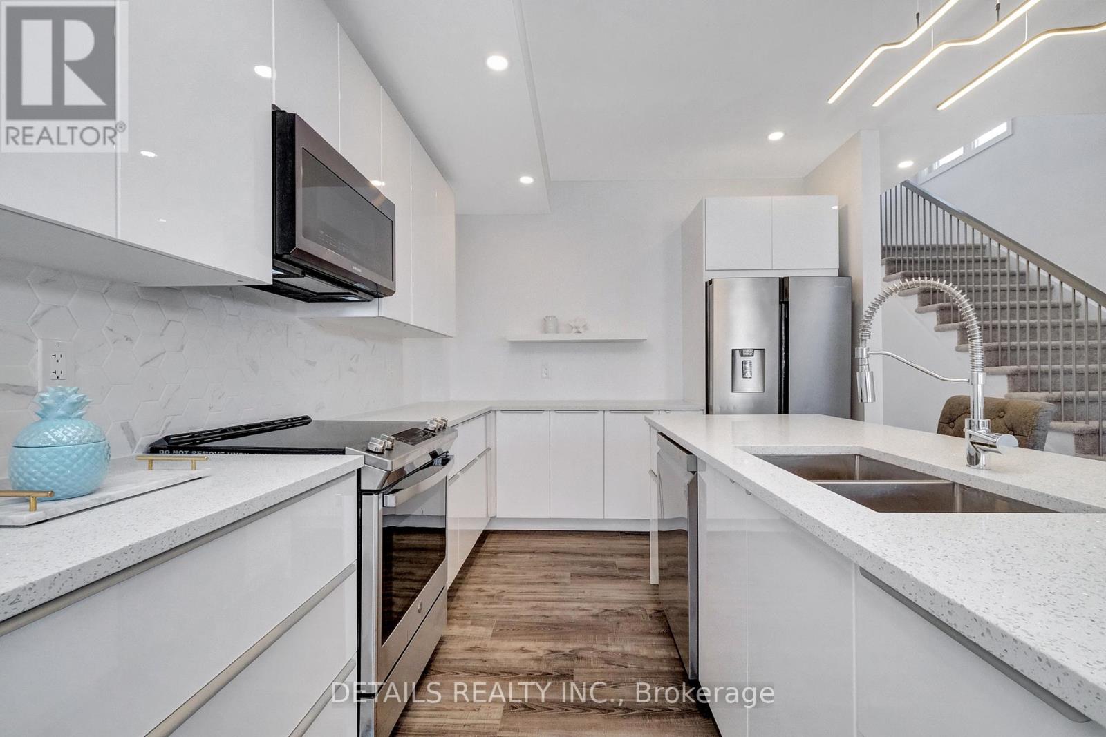 A - 842 Dundee Avenue, Ottawa, Ontario  K2B 5S9 - Photo 9 - X12445501