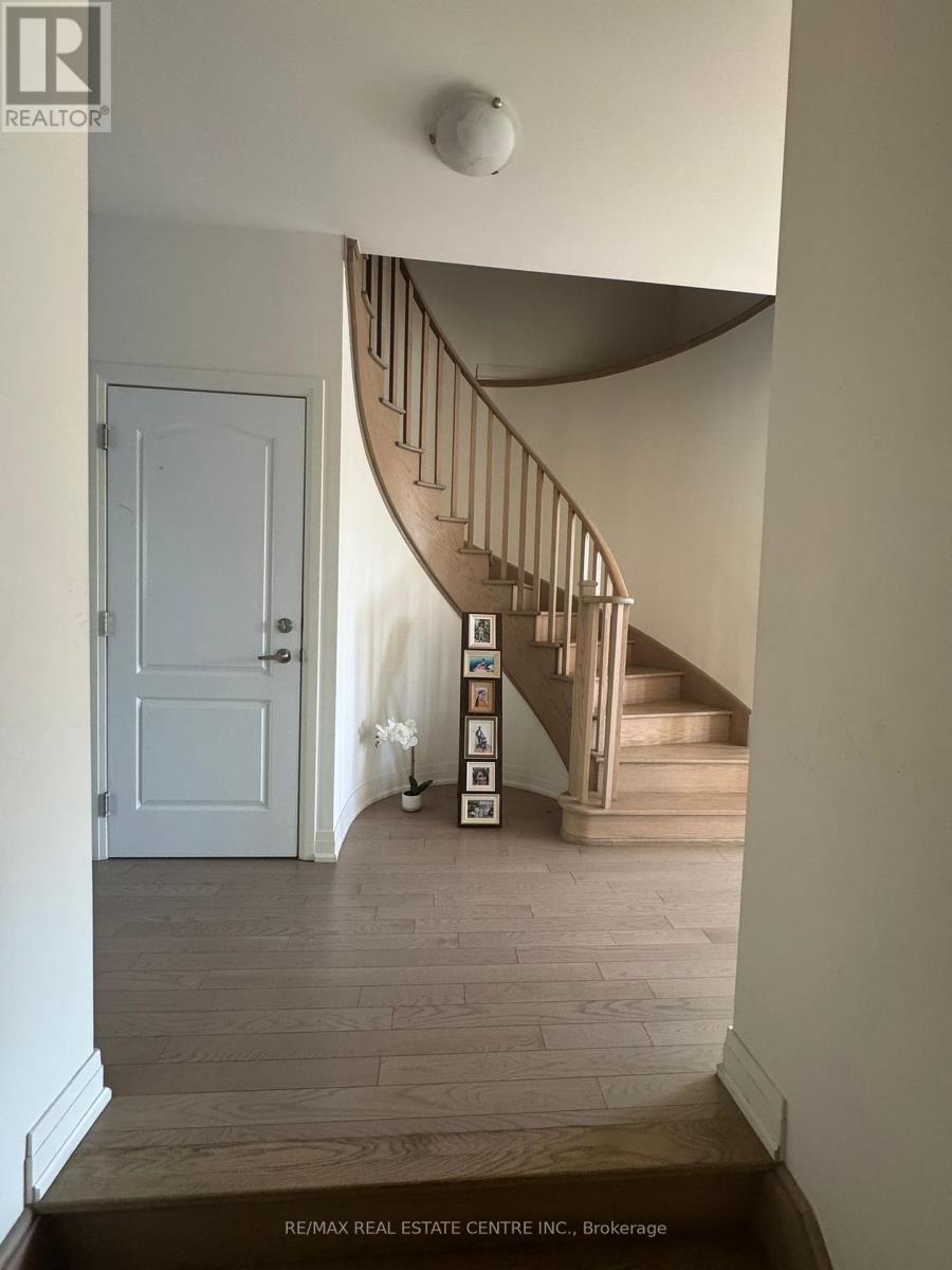 8 Unwind Crescent, Brampton, Ontario  L6X 0B3 - Photo 16 - W12444654
