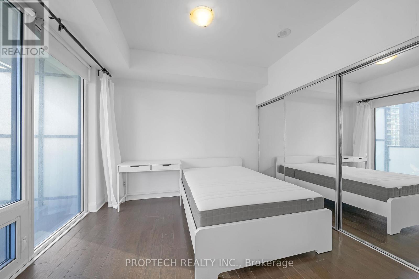 1009 - 1080 Bay Street, Toronto, Ontario  M5S 0A5 - Photo 10 - C12445498