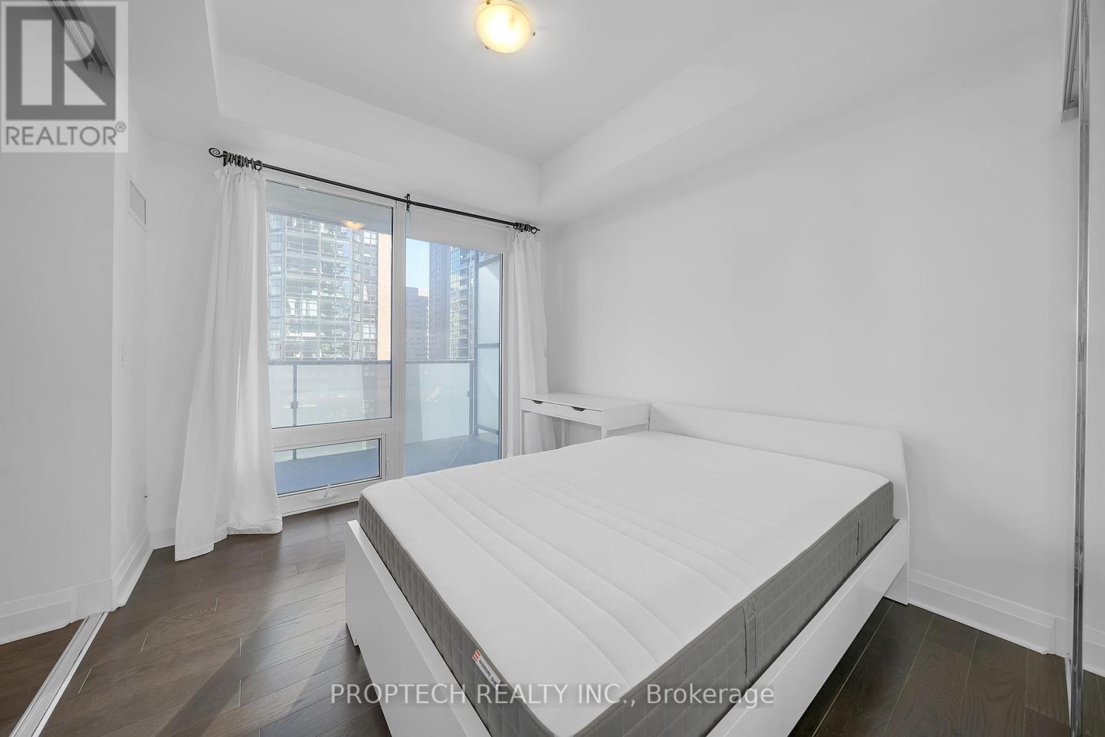 1009 - 1080 Bay Street, Toronto, Ontario  M5S 0A5 - Photo 11 - C12445498