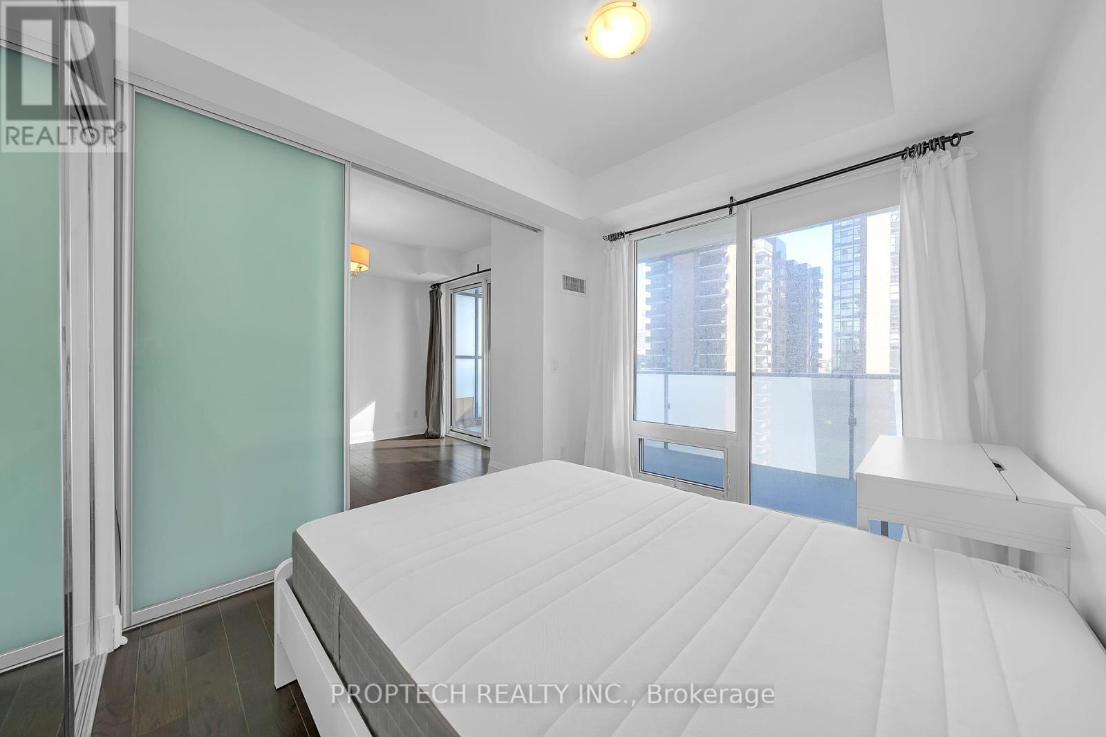 1009 - 1080 Bay Street, Toronto, Ontario  M5S 0A5 - Photo 12 - C12445498