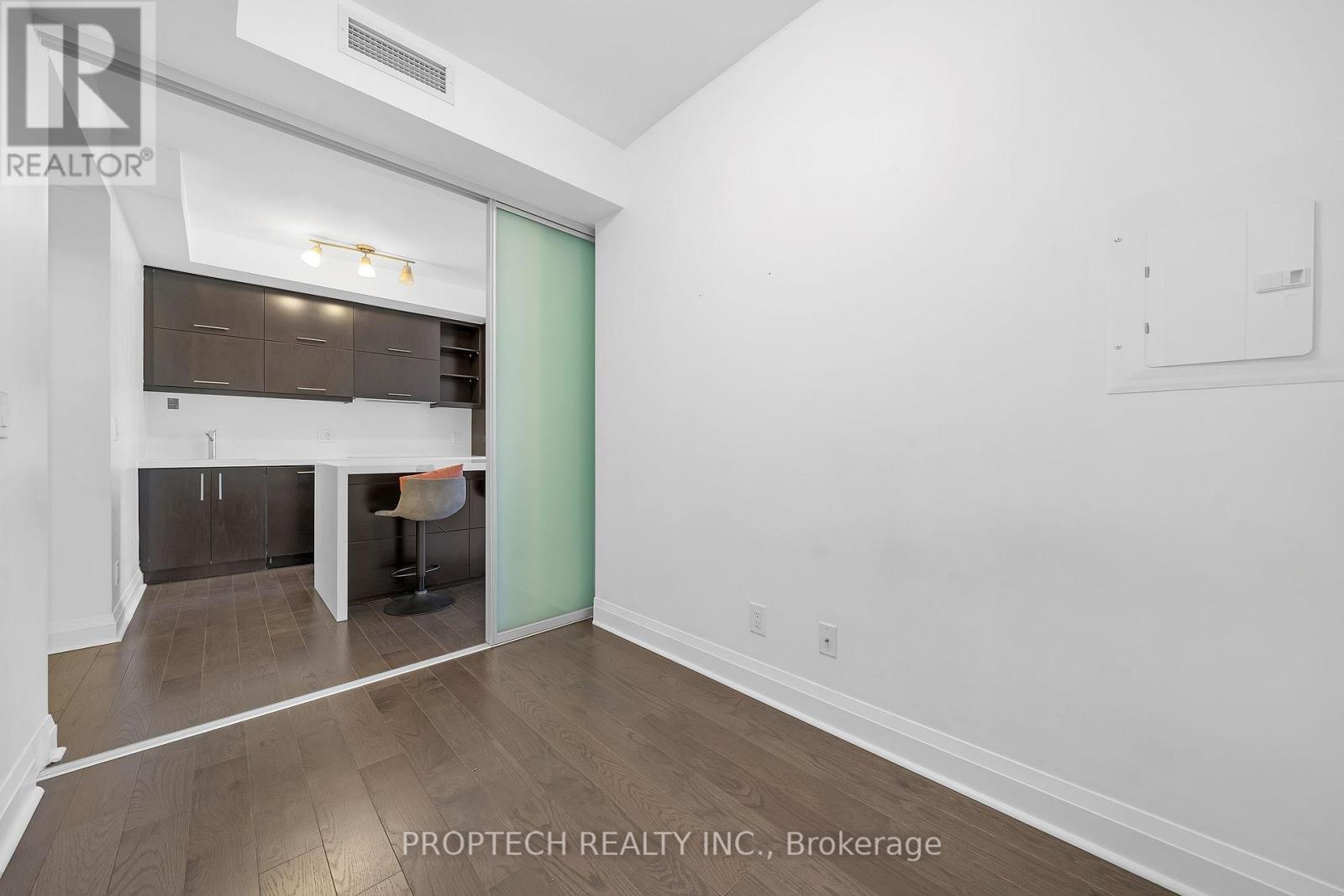 1009 - 1080 Bay Street, Toronto, Ontario  M5S 0A5 - Photo 15 - C12445498