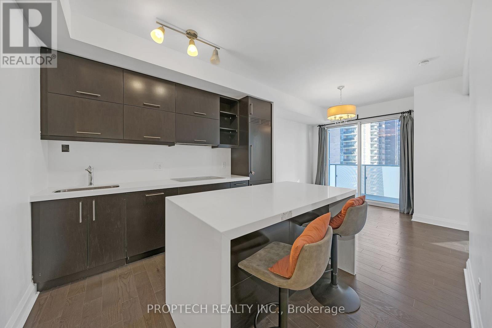 1009 - 1080 Bay Street, Toronto, Ontario  M5S 0A5 - Photo 4 - C12445498