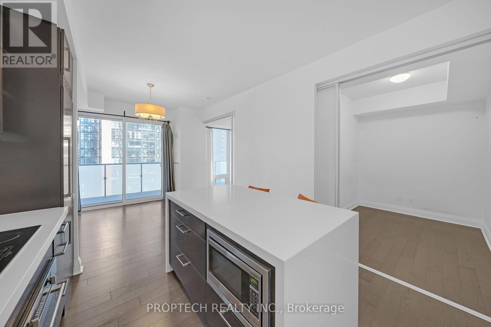 1009 - 1080 Bay Street, Toronto, Ontario  M5S 0A5 - Photo 5 - C12445498