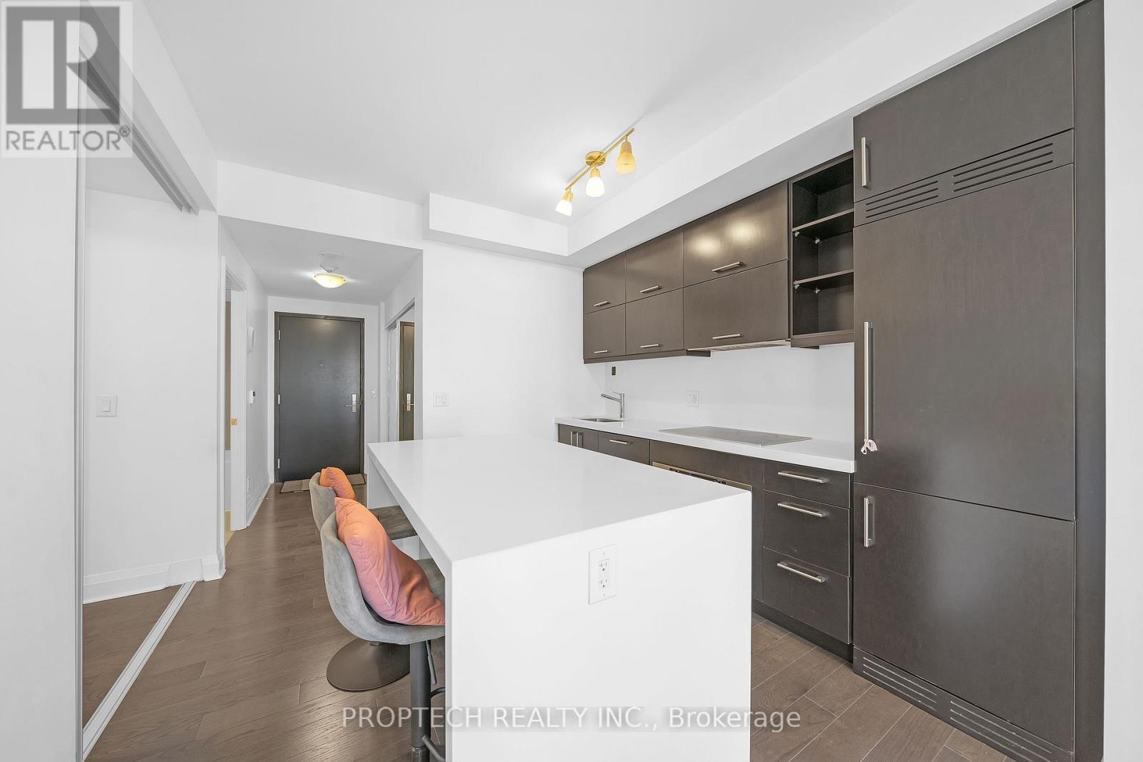 1009 - 1080 Bay Street, Toronto, Ontario  M5S 0A5 - Photo 6 - C12445498