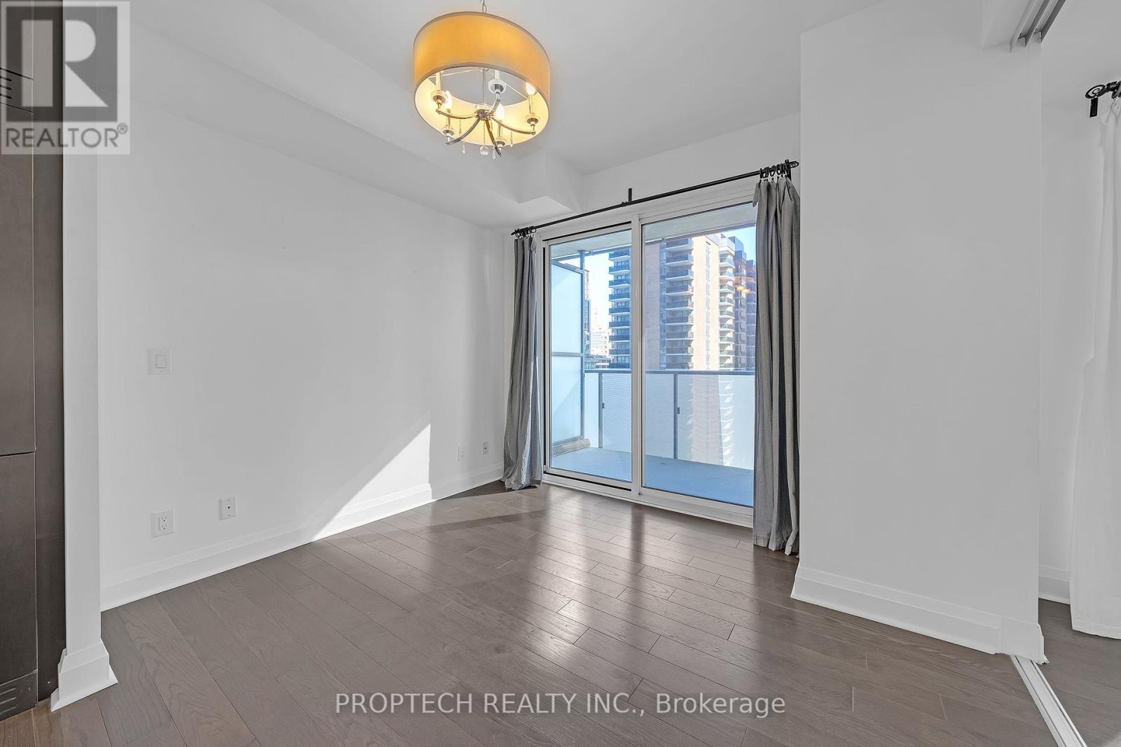 1009 - 1080 Bay Street, Toronto, Ontario  M5S 0A5 - Photo 7 - C12445498