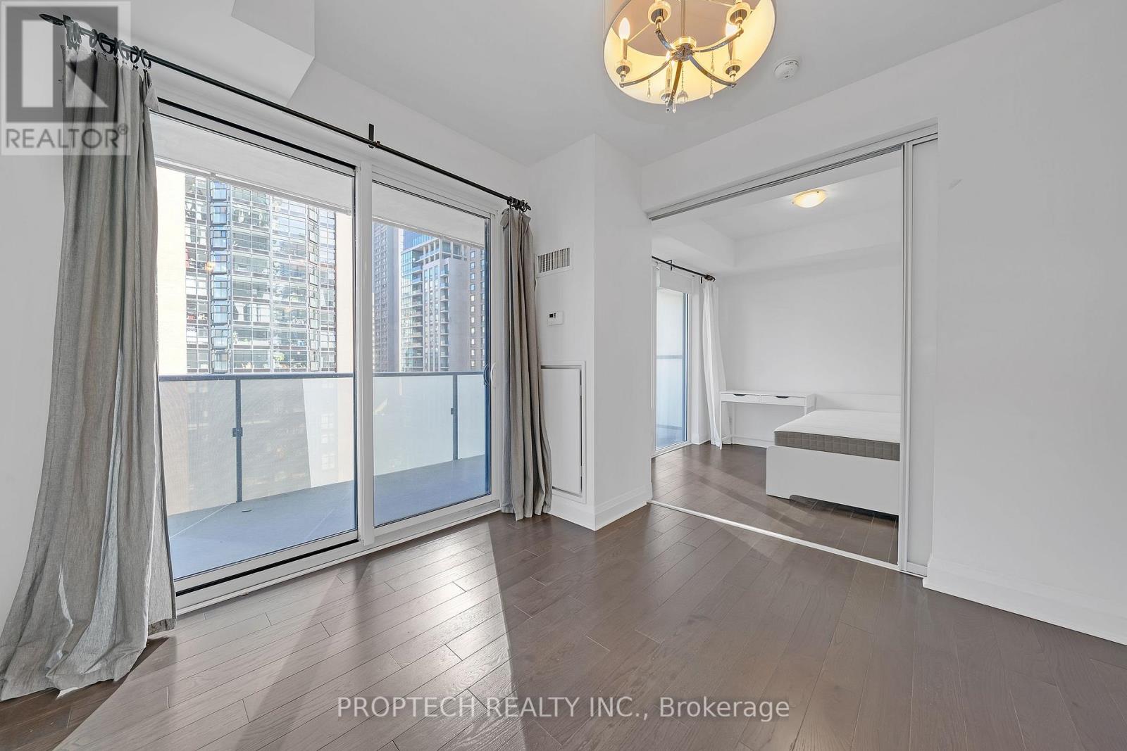 1009 - 1080 Bay Street, Toronto, Ontario  M5S 0A5 - Photo 8 - C12445498