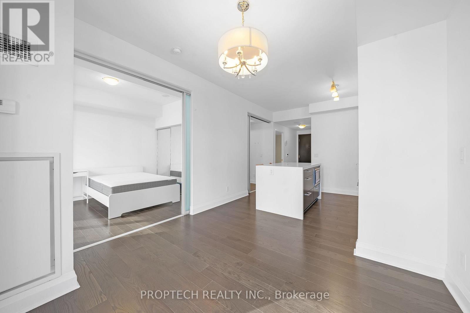 1009 - 1080 Bay Street, Toronto, Ontario  M5S 0A5 - Photo 9 - C12445498