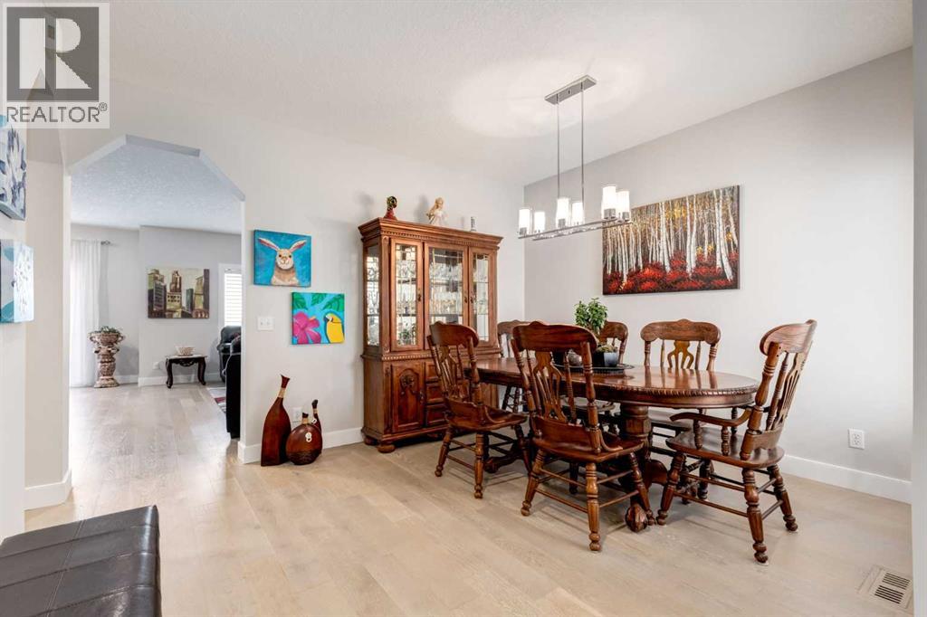 163 Cougarstone Court Sw, Calgary, Alberta  T3H 5R4 - Photo 4 - A2241720