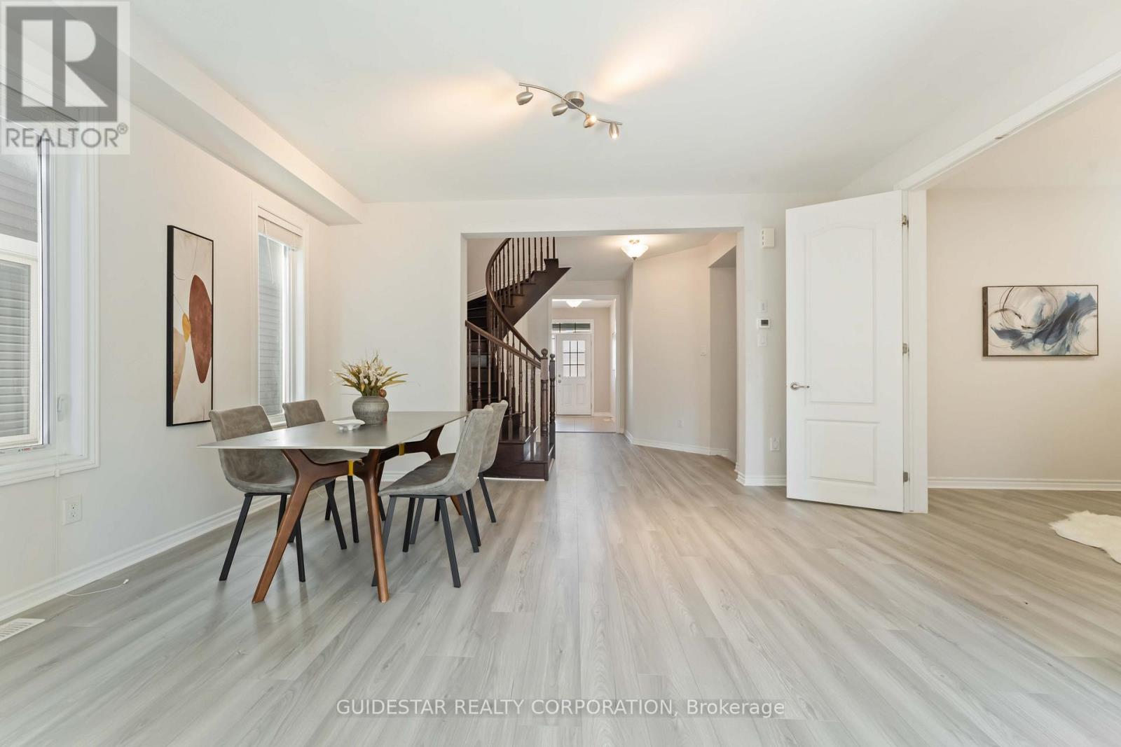 20 Oxalis Crescent, Ottawa, Ontario  K2V 0J6 - Photo 5 - X12445505